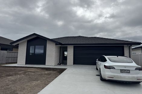 Photo of property in 39 Kaurinui Crescent, One Tree Point, 0118