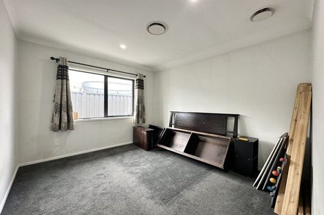 Photo of property in 33 Hopkirk Avenue, Wallaceville, Upper Hutt, 5018