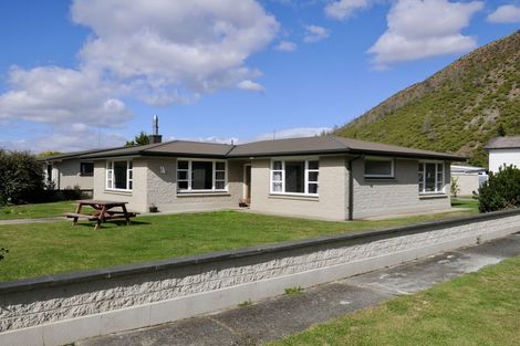 Photo of property in 85 Bledisloe Street, Kurow, 9435