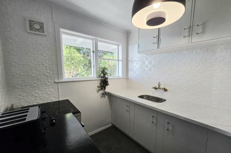 Photo of property in 35 Patanga Crescent, Thorndon, Wellington, 6011