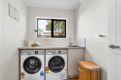 Photo of property in 17 Chatswood Grove, Fitzroy, New Plymouth, 4312