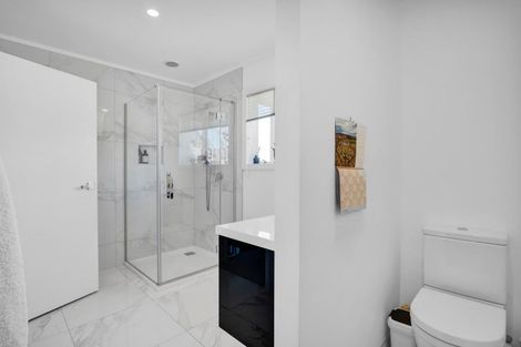 Photo of property in 1 Catherine Crescent, Moturoa, New Plymouth, 4310