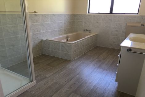 Photo of property in 194 Rangatira Road, Beach Haven, Auckland, 0626