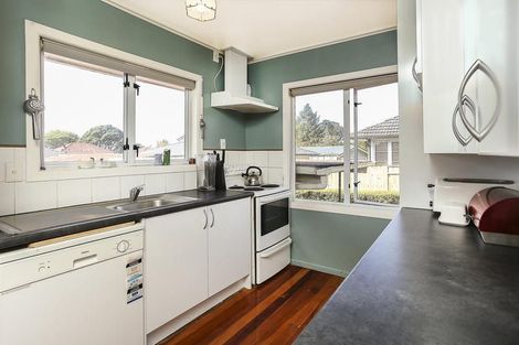 Photo of property in 74 Neil Avenue, Te Atatu Peninsula, Auckland, 0610