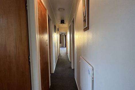 Photo of property in 9 Omega Street, Newlands, Wellington, 6037