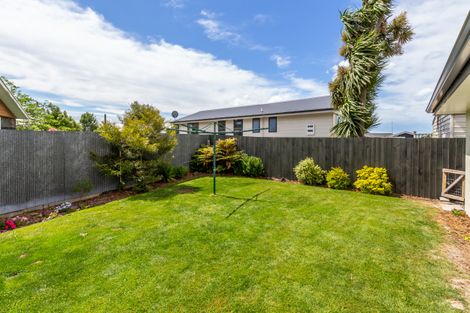 Photo of property in 8 Carteret Place, Aranui, Christchurch, 8061