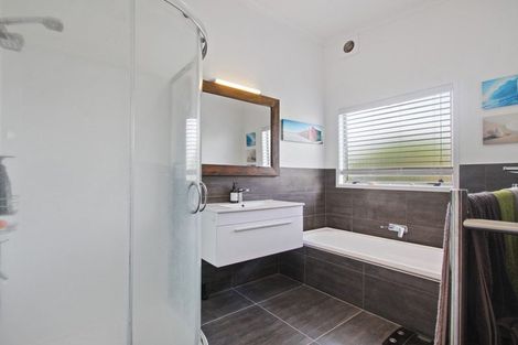 Photo of property in 9 Keven Road, Clarks Beach, Pukekohe, 2679