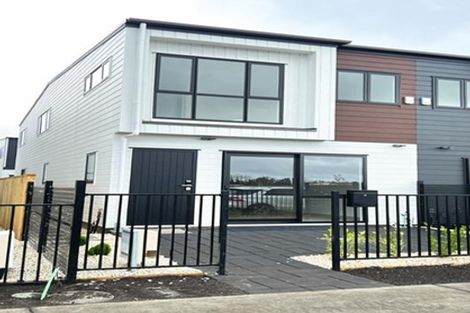 Photo of property in 11 Aramata Road, Papakura, 2110