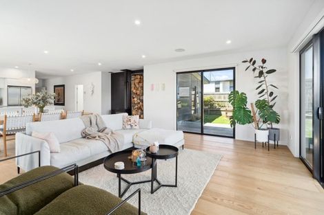 Photo of property in 9 Centre Crescent, Wanaka, 9305