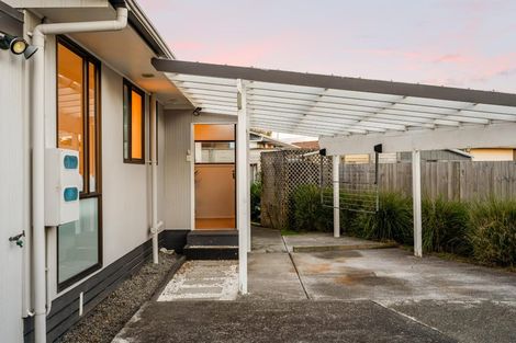 Photo of property in 2/11 Cyril Crescent, West Harbour, Auckland, 0618