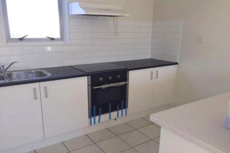 Photo of property in 3/4 Hutchinson Avenue, New Lynn, Auckland, 0600