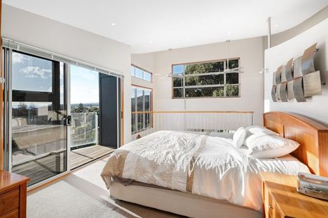 Photo of property in 10 Waitea Road, Muriwai, Waimauku, 0881