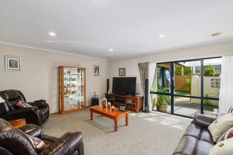 Photo of property in 19 Heaphy Place, Pukehangi, Rotorua, 3015