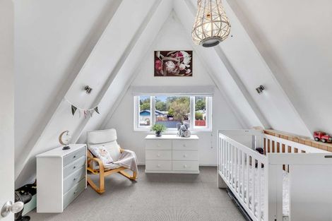 Photo of property in 12 Mckenzie Place, Waikuku Beach, 7402