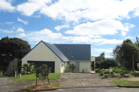 Photo of property in 11 Acland Place, Botany Downs, Auckland, 2010