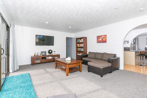 Photo of property in 110 Oakfield Crescent, Pukete, Hamilton, 3200