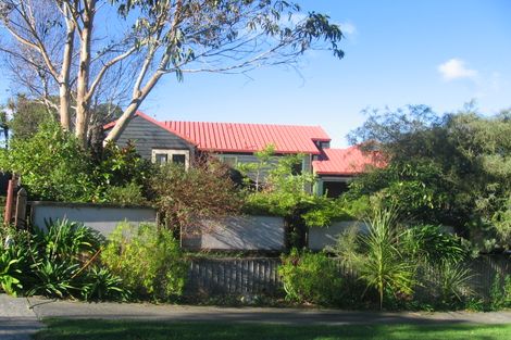 Photo of property in 1 Taka Grove, Normandale, Lower Hutt, 5010