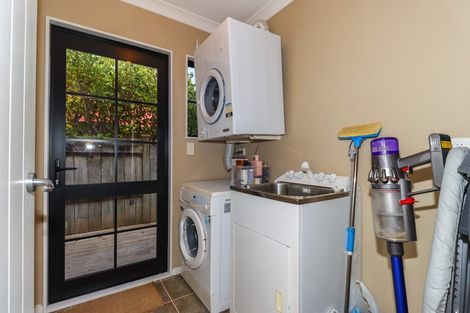 Photo of property in 16 La Lena Grove, Fitzherbert, Palmerston North, 4410