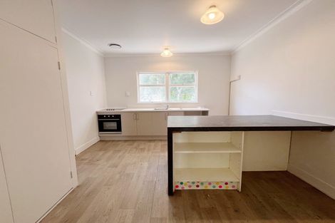 Photo of property in 18 Woodford Avenue, Henderson, Auckland, 0610