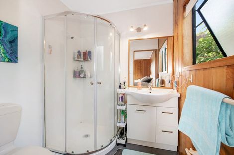 Photo of property in 2 Hand Road, Helensville, 0800