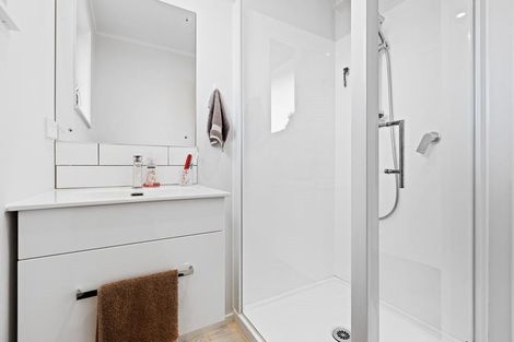 Photo of property in 39 Japonica Drive, Beach Haven, Auckland, 0626