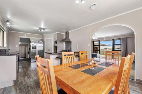 Photo of property in 17 Te Ana Place, Lynmore, Rotorua, 3010