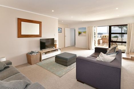 Photo of property in 956 Whangaparaoa Road, Manly, Whangaparaoa, 0930