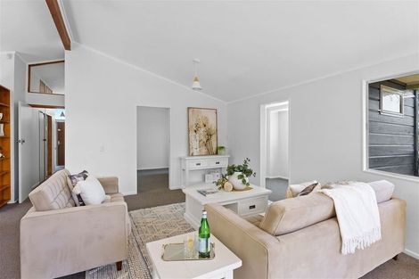 Photo of property in 15 Ruru Street, Waikanae, 5036