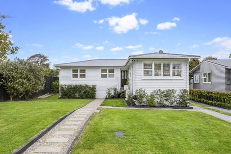 Photo of property in 4 Bayside Avenue, Te Atatu Peninsula, Auckland, 0610