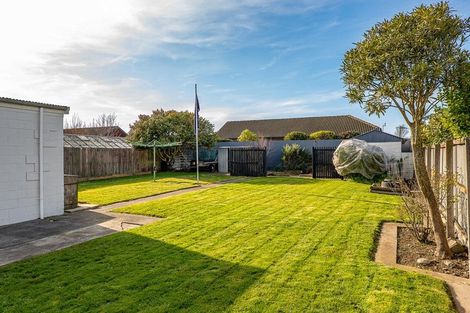 Photo of property in 320 Main North Road, Redwood, Christchurch, 8051