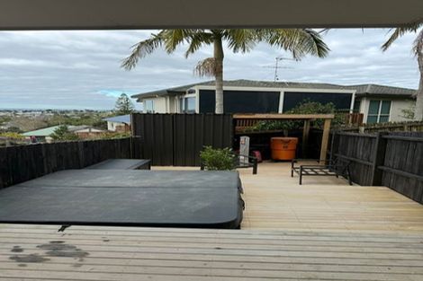 Photo of property in 15 Oki Place, Glenfield, 0629