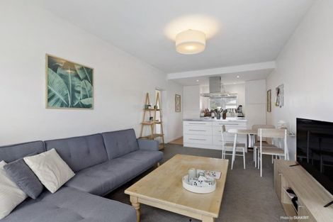 Photo of property in Kingsgate Flats, 10 Austin Street, Mount Victoria, Wellington, 6011