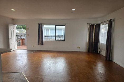 Photo of property in 52 Kelwyn Road, Kelston, Auckland, 0602