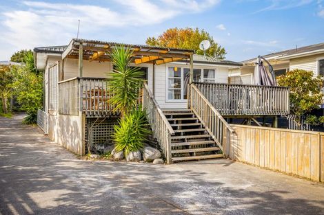 Photo of property in 14 Thomas Avenue, Te Atatu Peninsula, Auckland, 0610