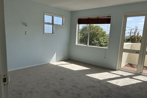 Photo of property in 2/991 Beach Road, Torbay, Auckland, 0630