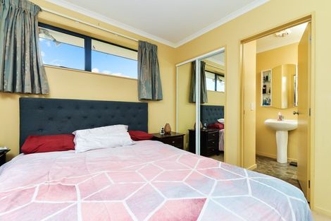 Photo of property in 181 Old Farm Road, Hamilton East, Hamilton, 3216