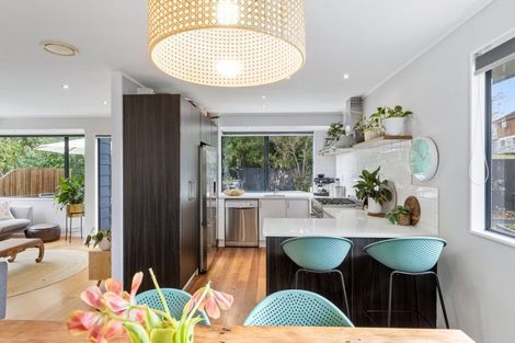 Photo of property in 11 Donald Street, Stanmore Bay, Whangaparaoa, 0932