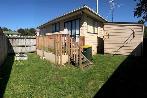Photo of property in 16 Lina Place, Waiuku, 2123