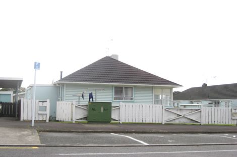 Photo of property in 2 Clinton Street, Fitzroy, New Plymouth, 4312