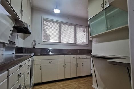 Photo of property in 32 Woodford Avenue, Henderson, Auckland, 0610