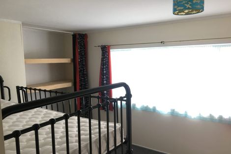 Photo of property in 28 Moffat Road, Red Beach, 0932