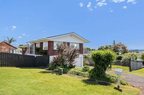 Photo of property in 2 April Place, Red Hill, Papakura, 2110