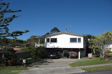 Photo of property in 11a Pickwick Parade, Mellons Bay, Auckland, 2014