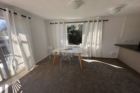 Photo of property in 2/811a Te Atatu Road, Te Atatu Peninsula, Auckland, 0610