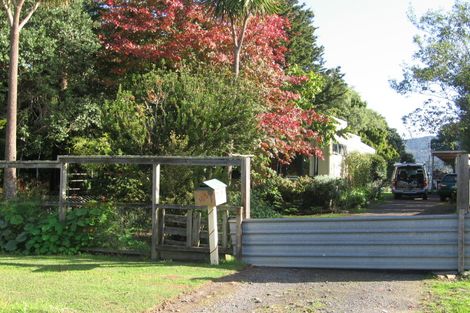 Photo of property in 103 Kauri Point Road, Laingholm, Auckland, 0604