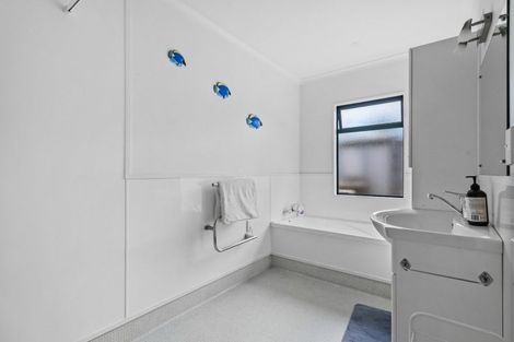 Photo of property in 4 Ringer Avenue, Matapouri, Whangarei, 0173