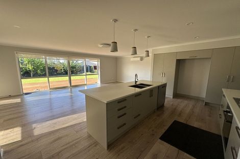 Photo of property in 2 Beaumaris Place, Dinsdale, Hamilton, 3204