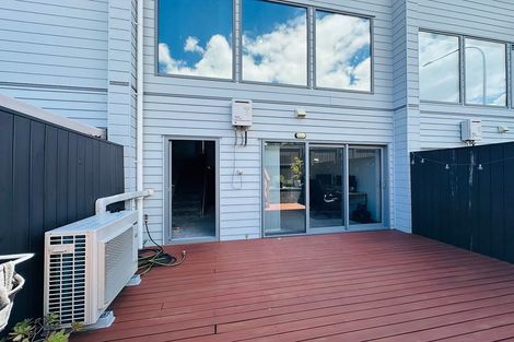 Photo of property in 2/1a Halsey Road, Manurewa, Auckland, 2102