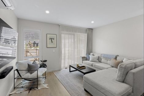 Photo of property in 2 Mcgibbon Lane, Jacks Point, 9371