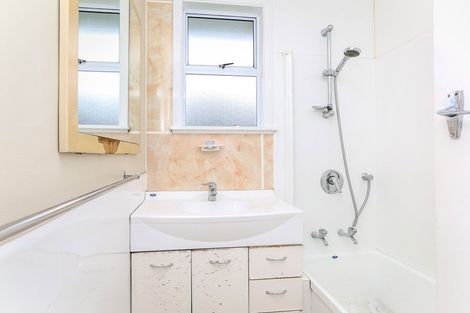 Photo of property in 19 Rospeath Crescent, Spotswood, New Plymouth, 4310